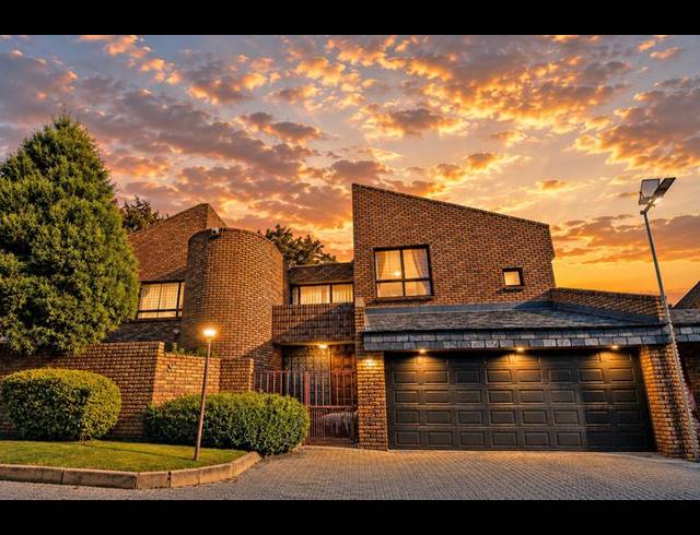 5 BEDROOM TOWNHOUSE FOR SALE IN BEDFORDVIEW
